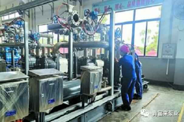 南京瀚宇健身与塑形工作室有限公司生产线员工正在组装化工成套机组